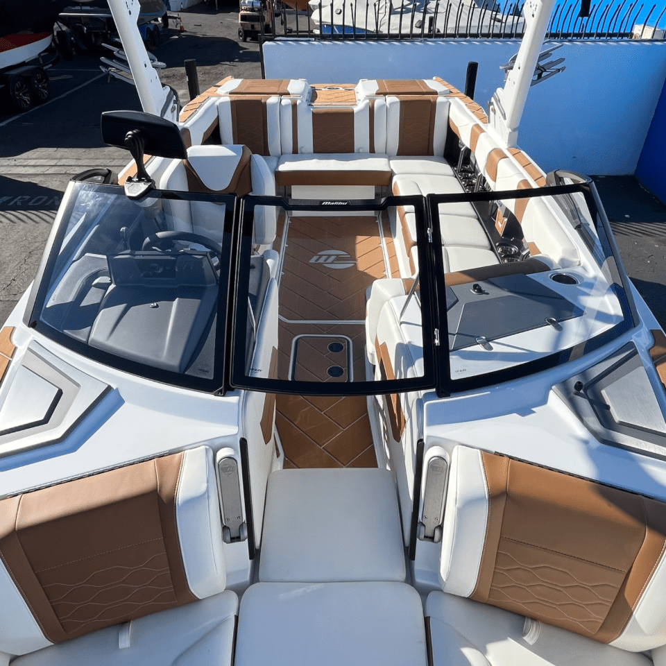 2024 Malibu 23 LSV