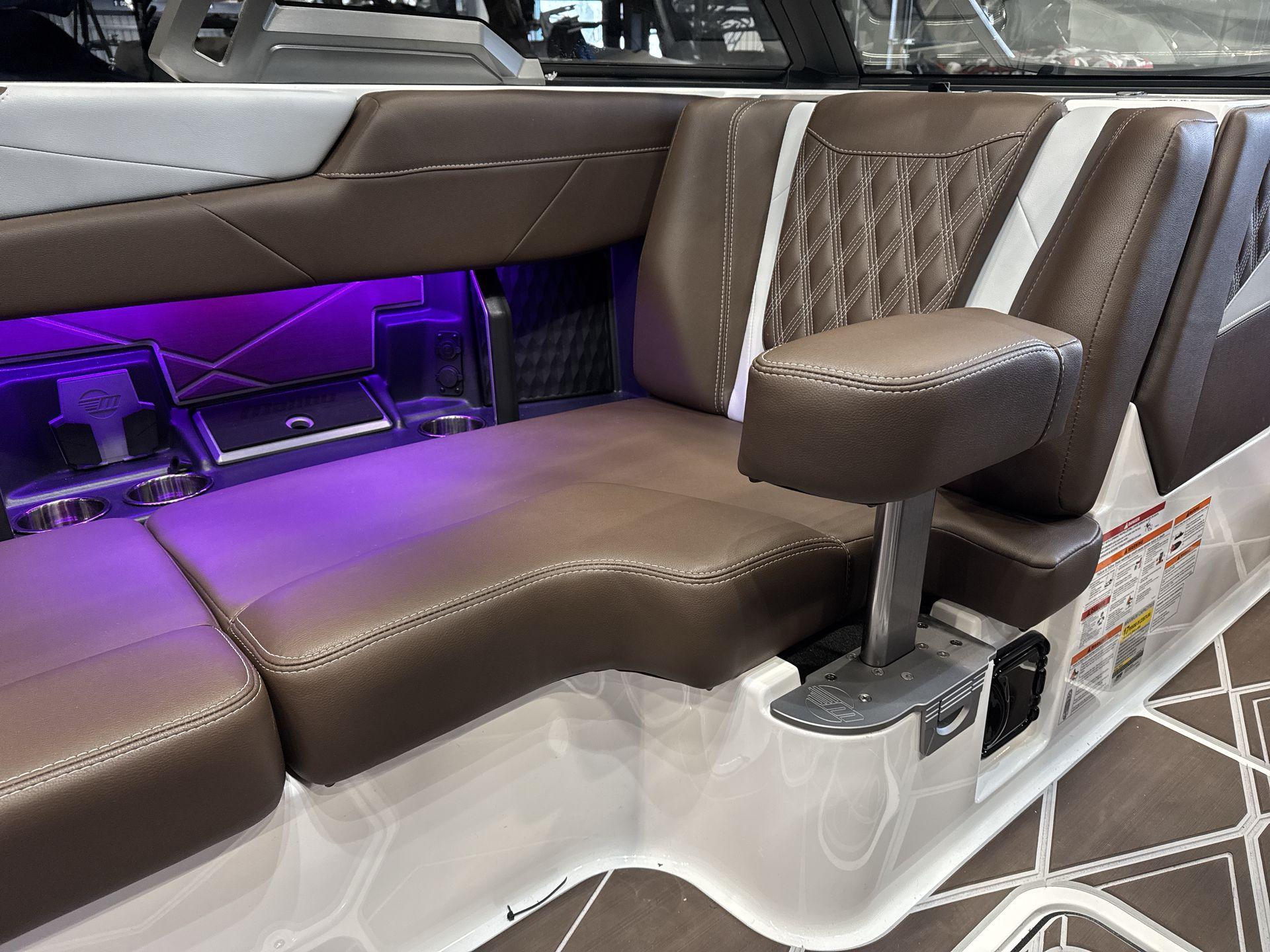 2025 Malibu M242