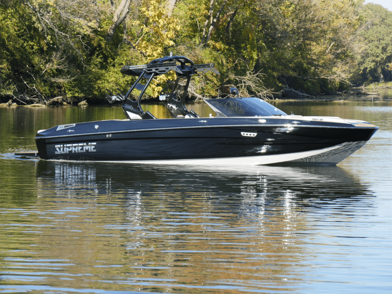 2025 Supreme S220 – Onyx Black