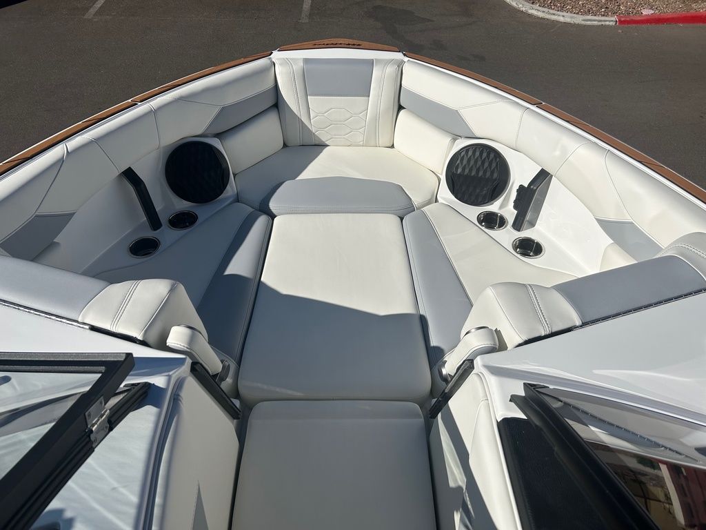 2025 Malibu Boats 23 LSV