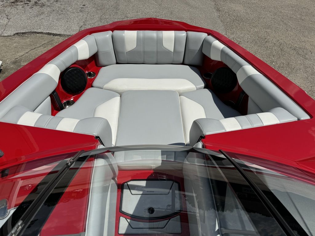 2022 Malibu Boats 21 LX Icon