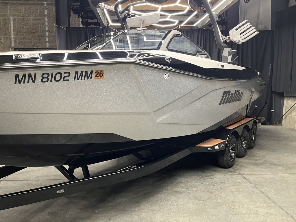 2024 Malibu Boats 26 LSV Icon