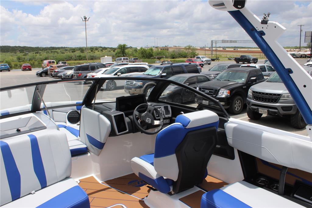 2023 Malibu 22 LSV
