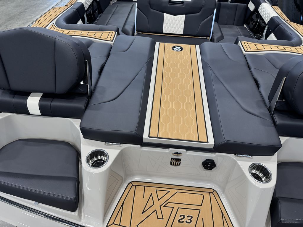 2025 MasterCraft XT23