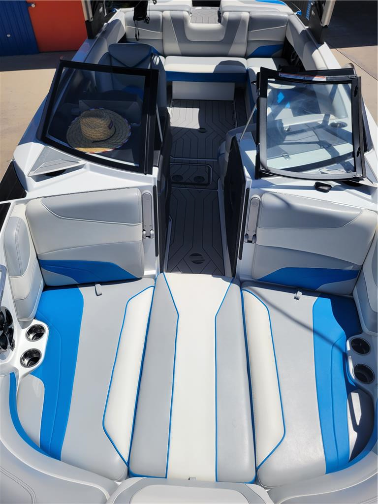 2019 Malibu 22MXZ Icon