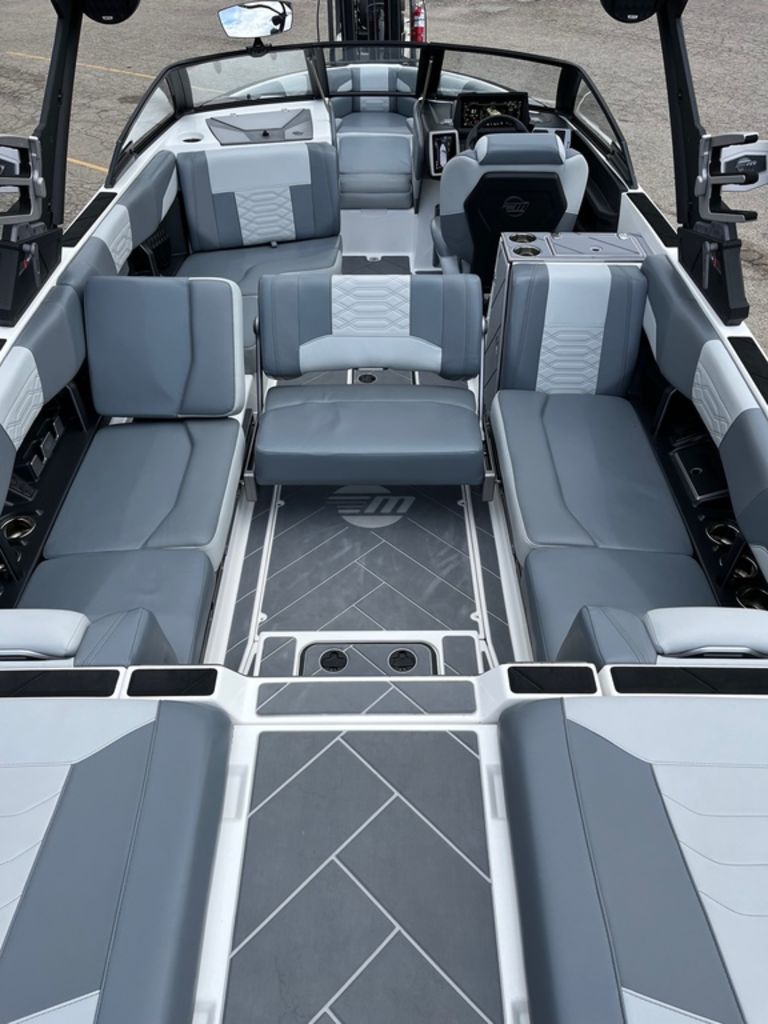 2023 Malibu Boats 25 LSV
