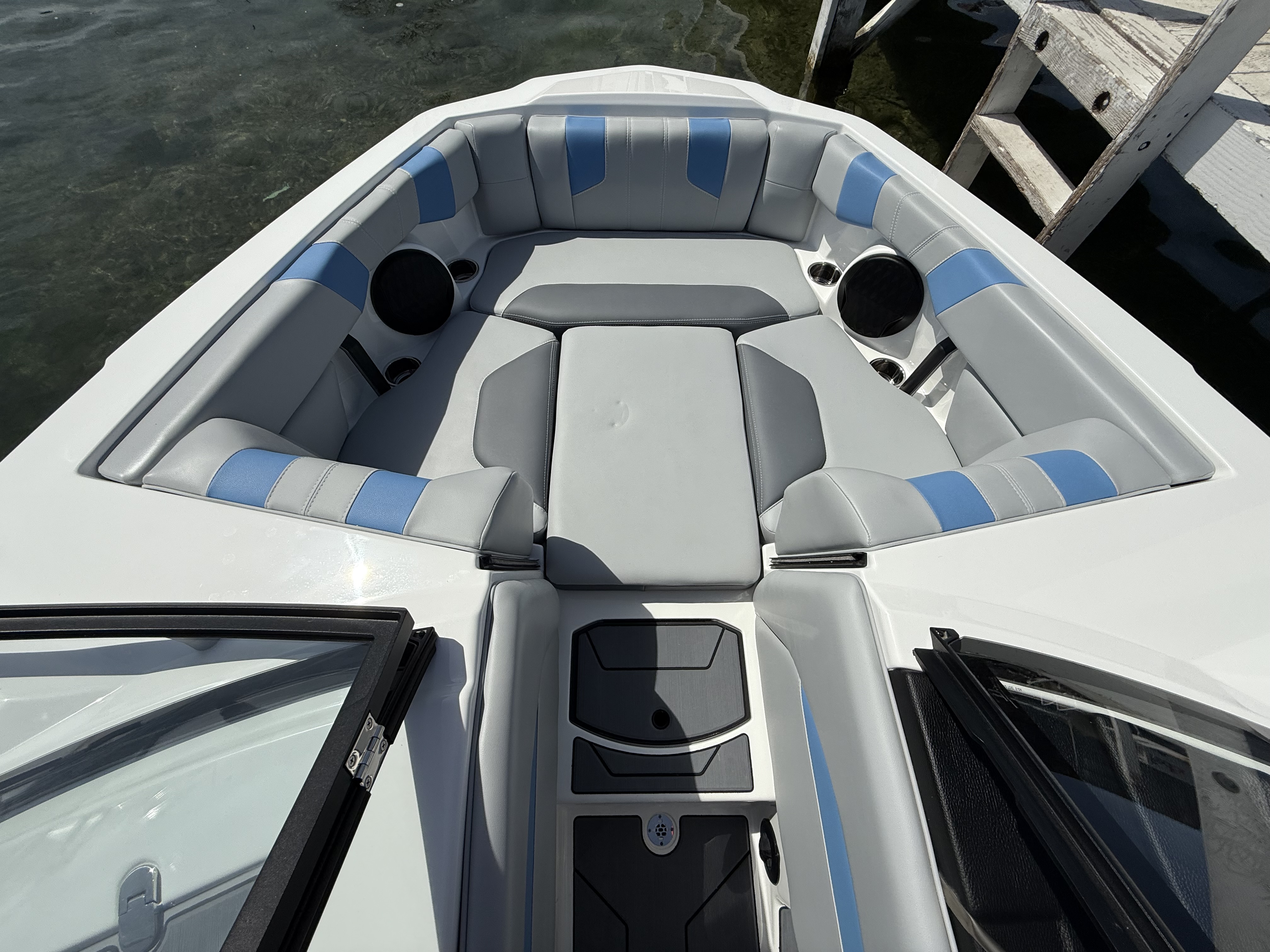 2025 Malibu 21 LX