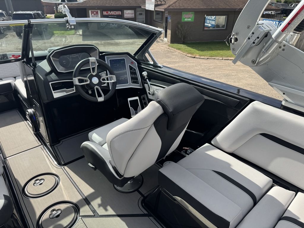 2019 MasterCraft X24
