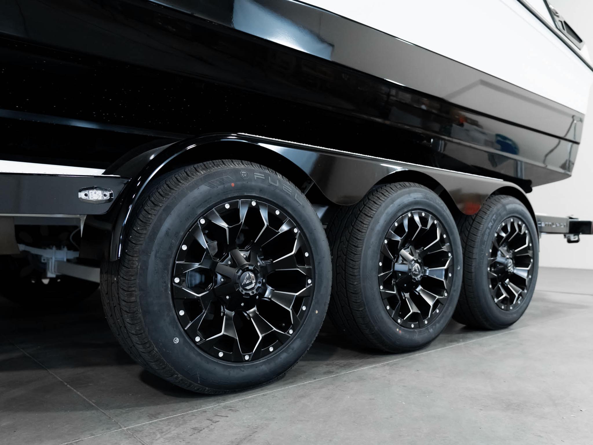 2025 Centurion Ri245 – Black / White
