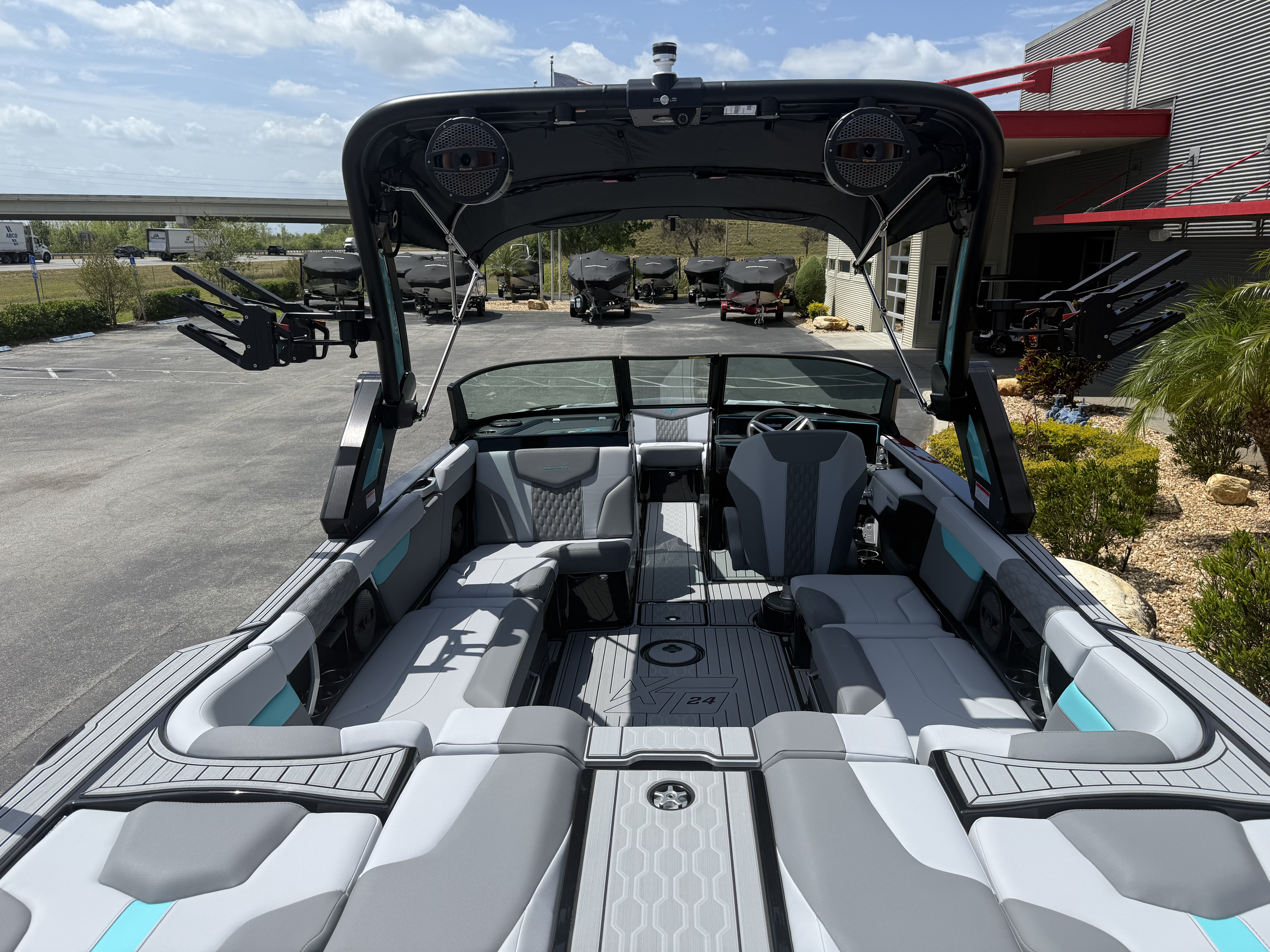 2025 MasterCraft XT24
