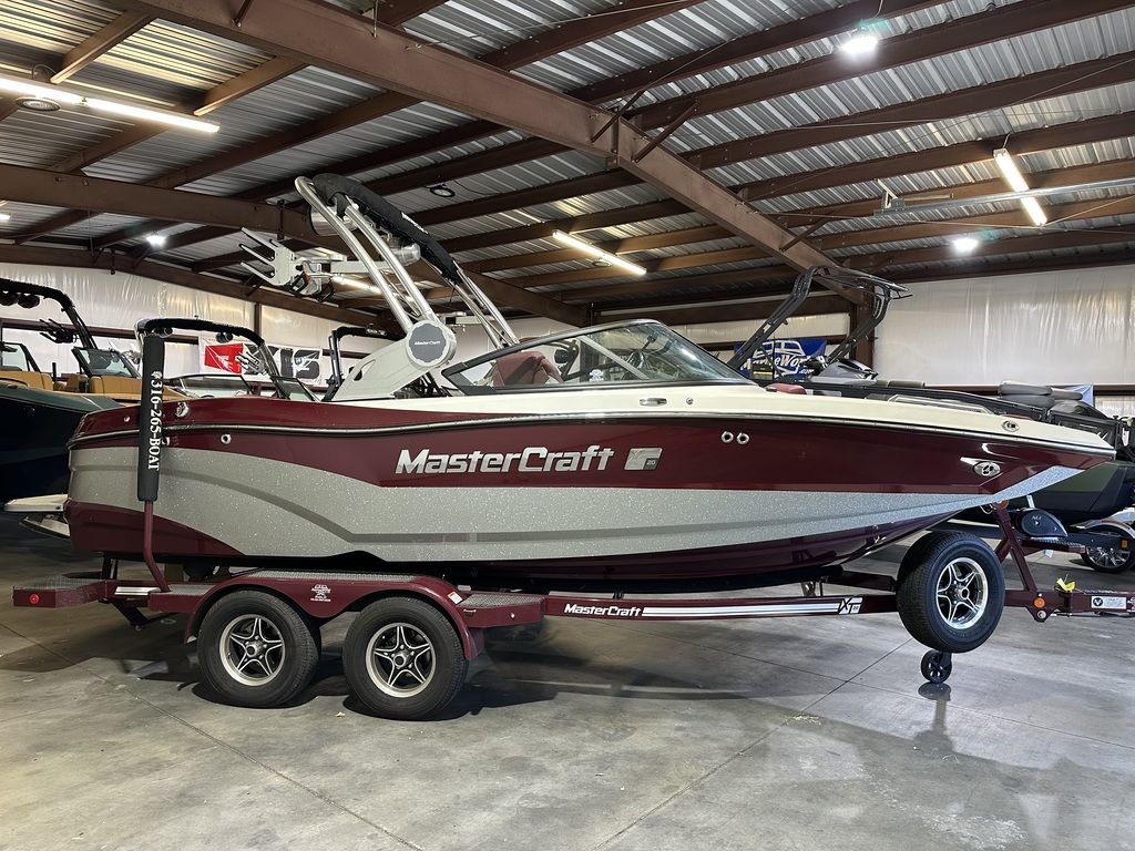 2022 MasterCraft XT20