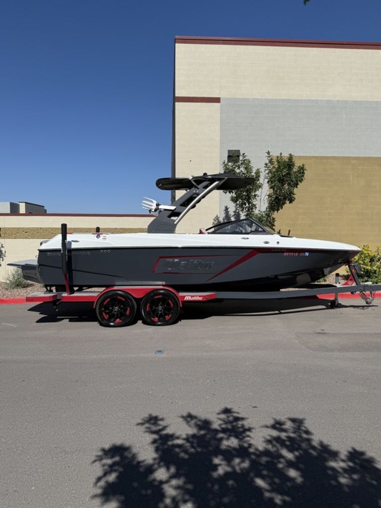 2018 Malibu Boats 23 LSV