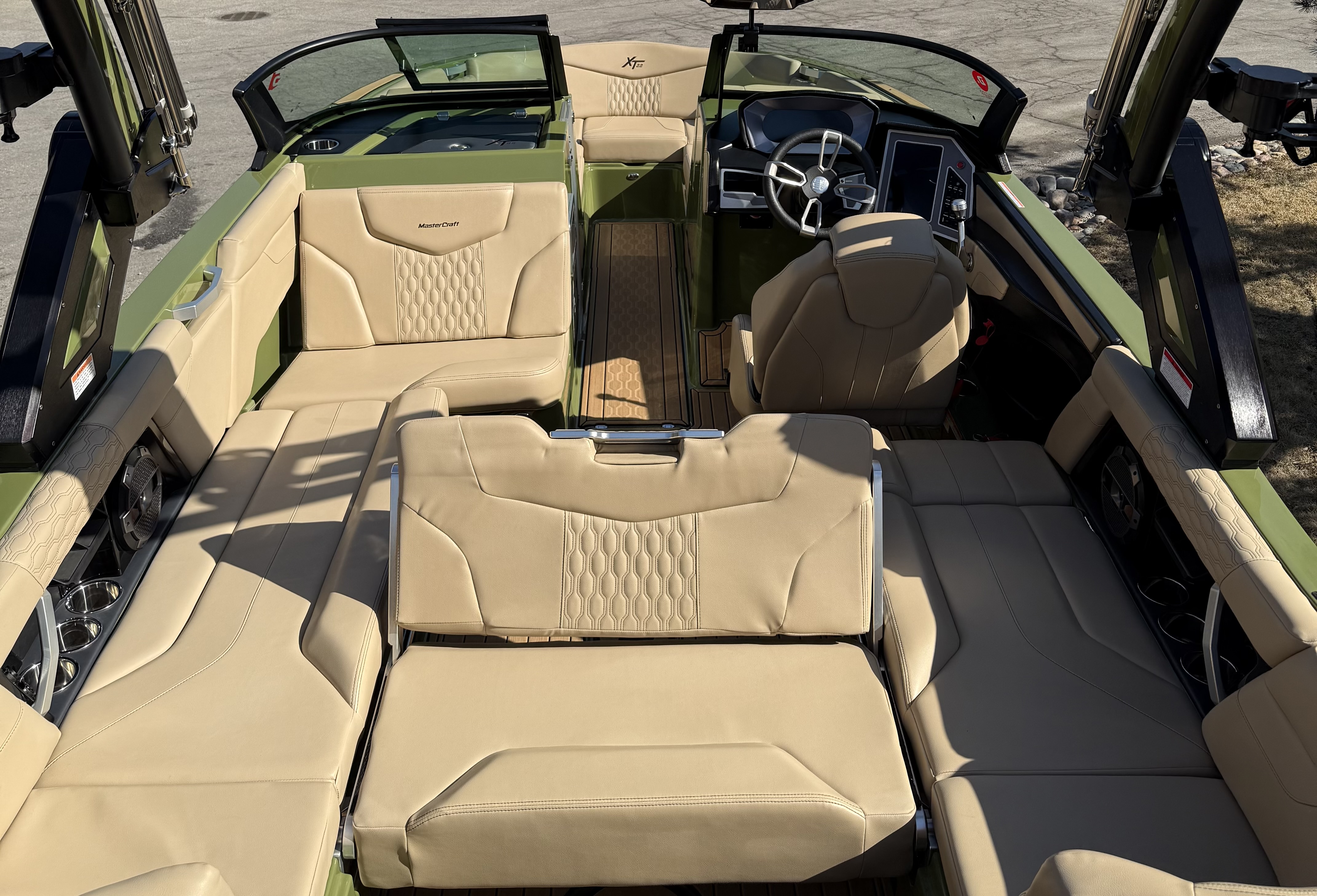 2022 MasterCraft XT22