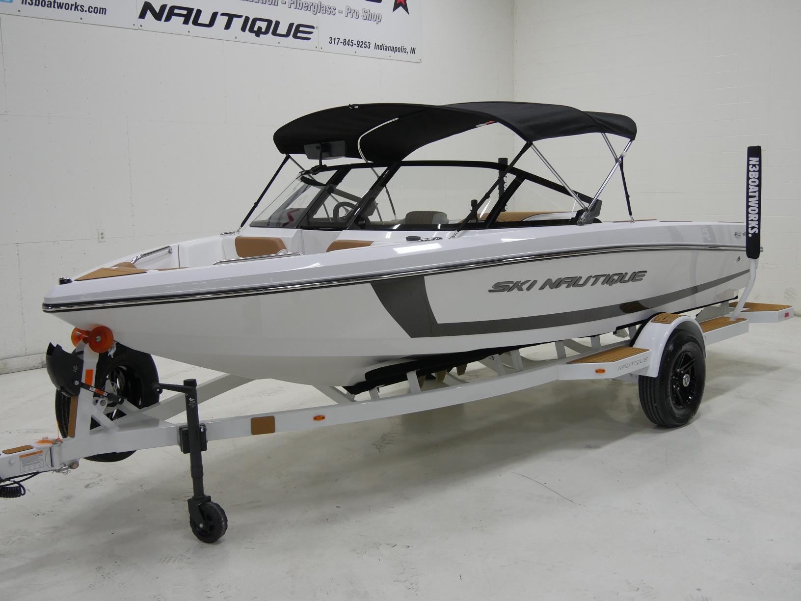 2025 Nautique 200