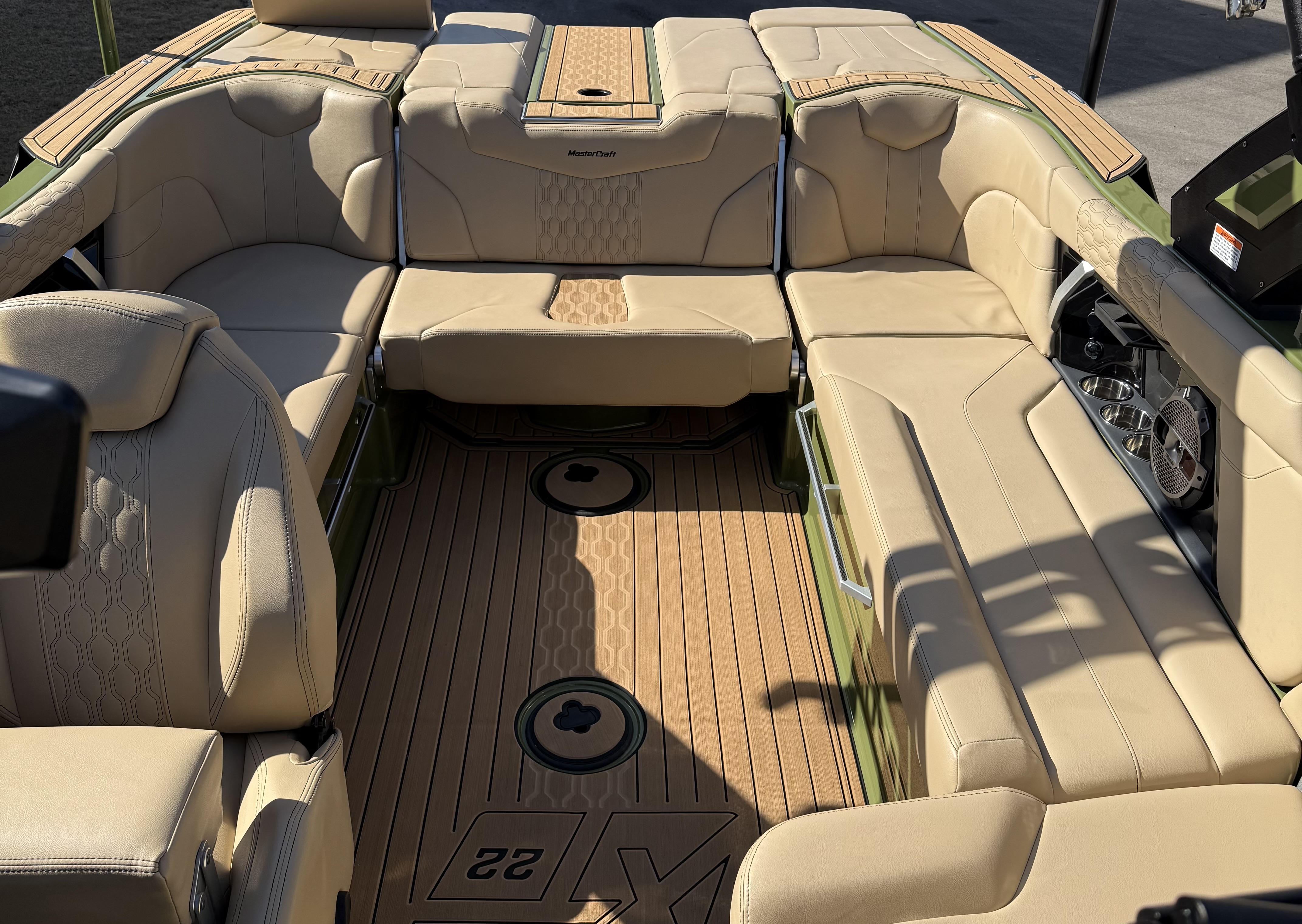 2022 MasterCraft XT22