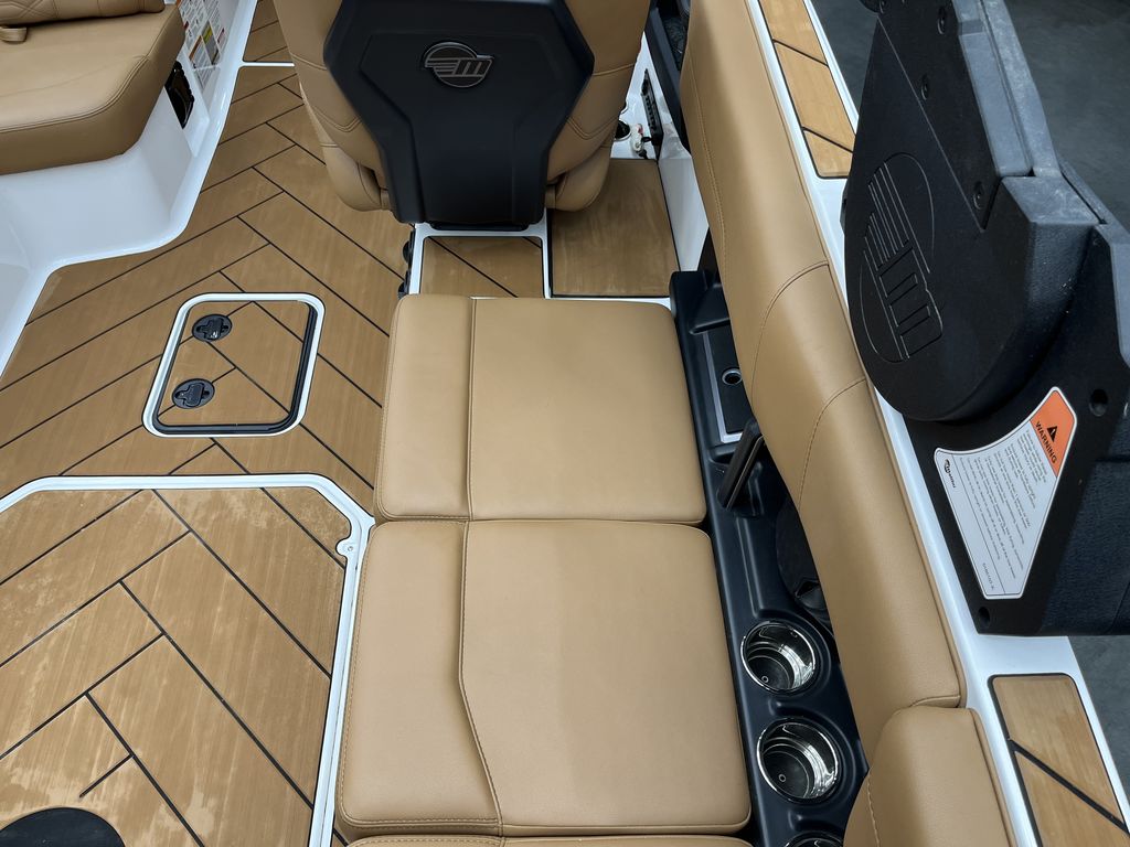 2024 Malibu Boats 26 LSV Icon