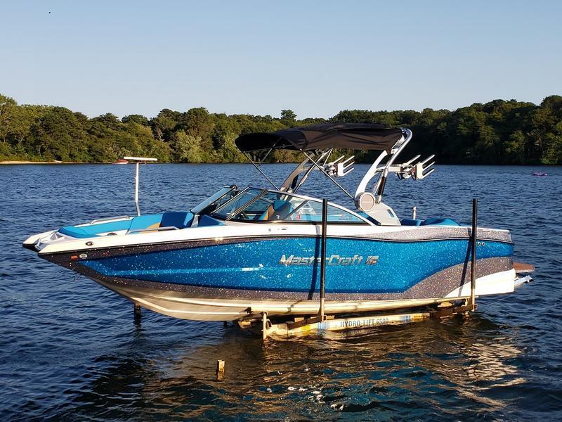 2021 MasterCraft XT22 – Lift kept, super clean
