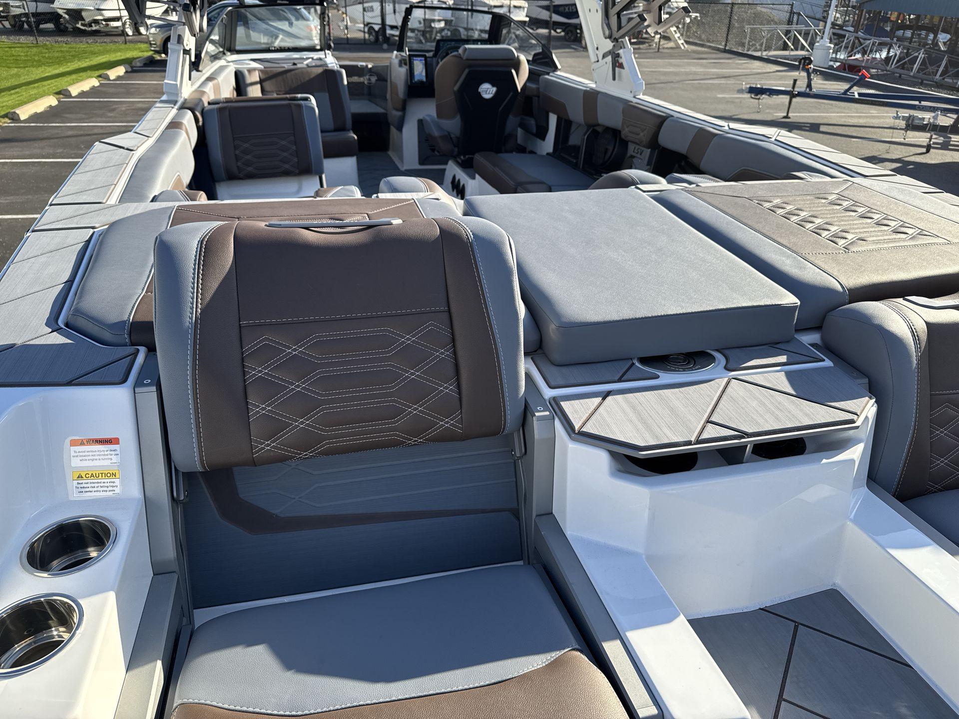 2025 Malibu 26 LSV