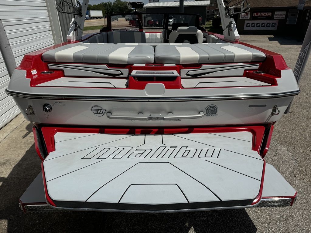 2022 Malibu Boats 21 LX Icon