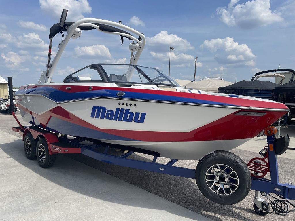 2024 Malibu Boats 22 LSV