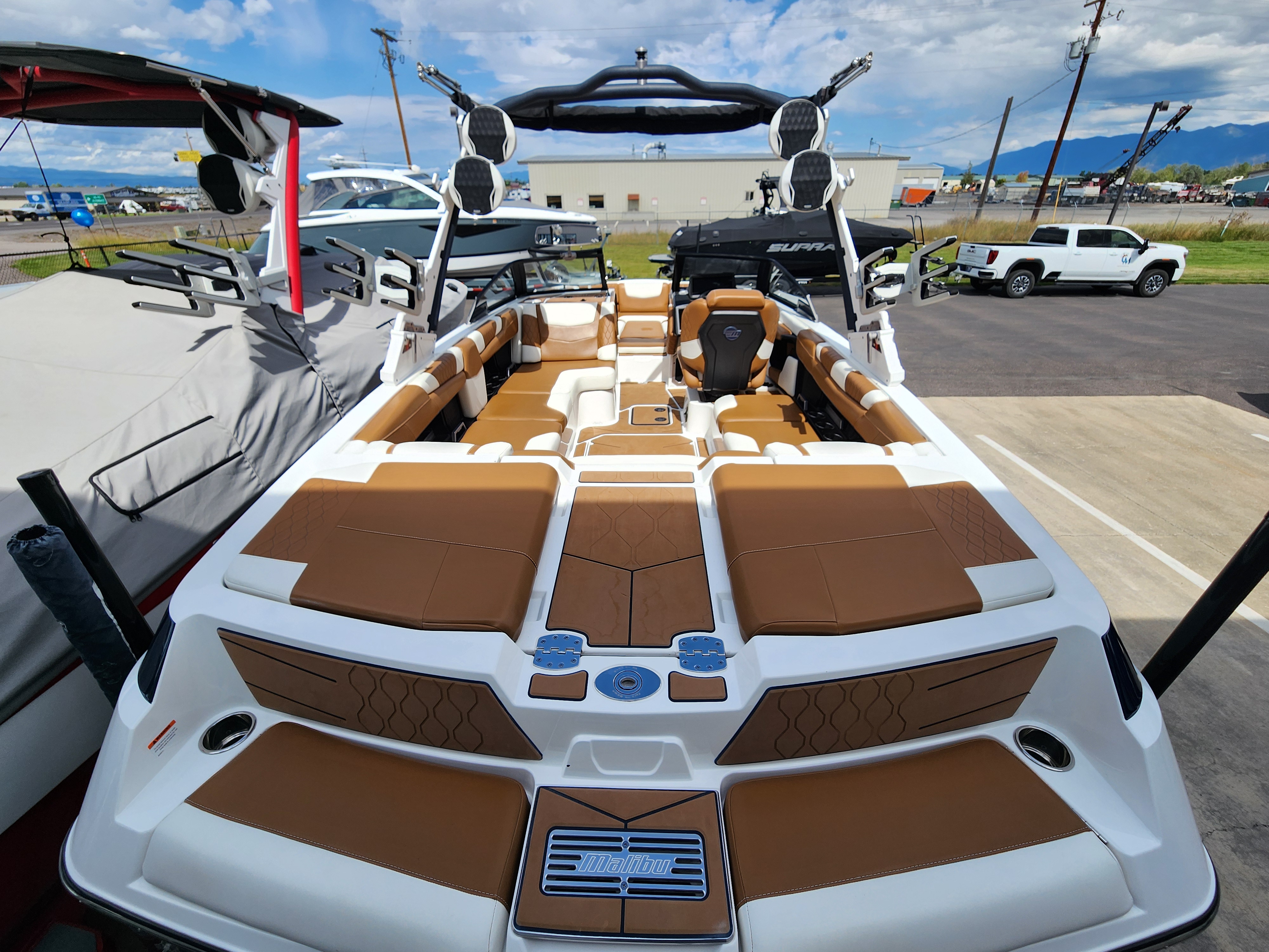 2022 Malibu M220 Icon