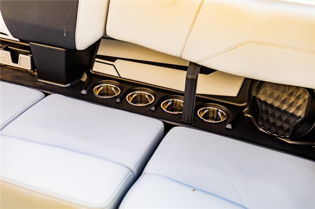 2024 Malibu 22 LSV Icon