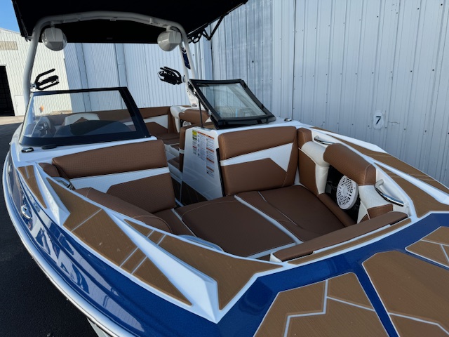 2024 Supreme S220 and trailer, loaded!