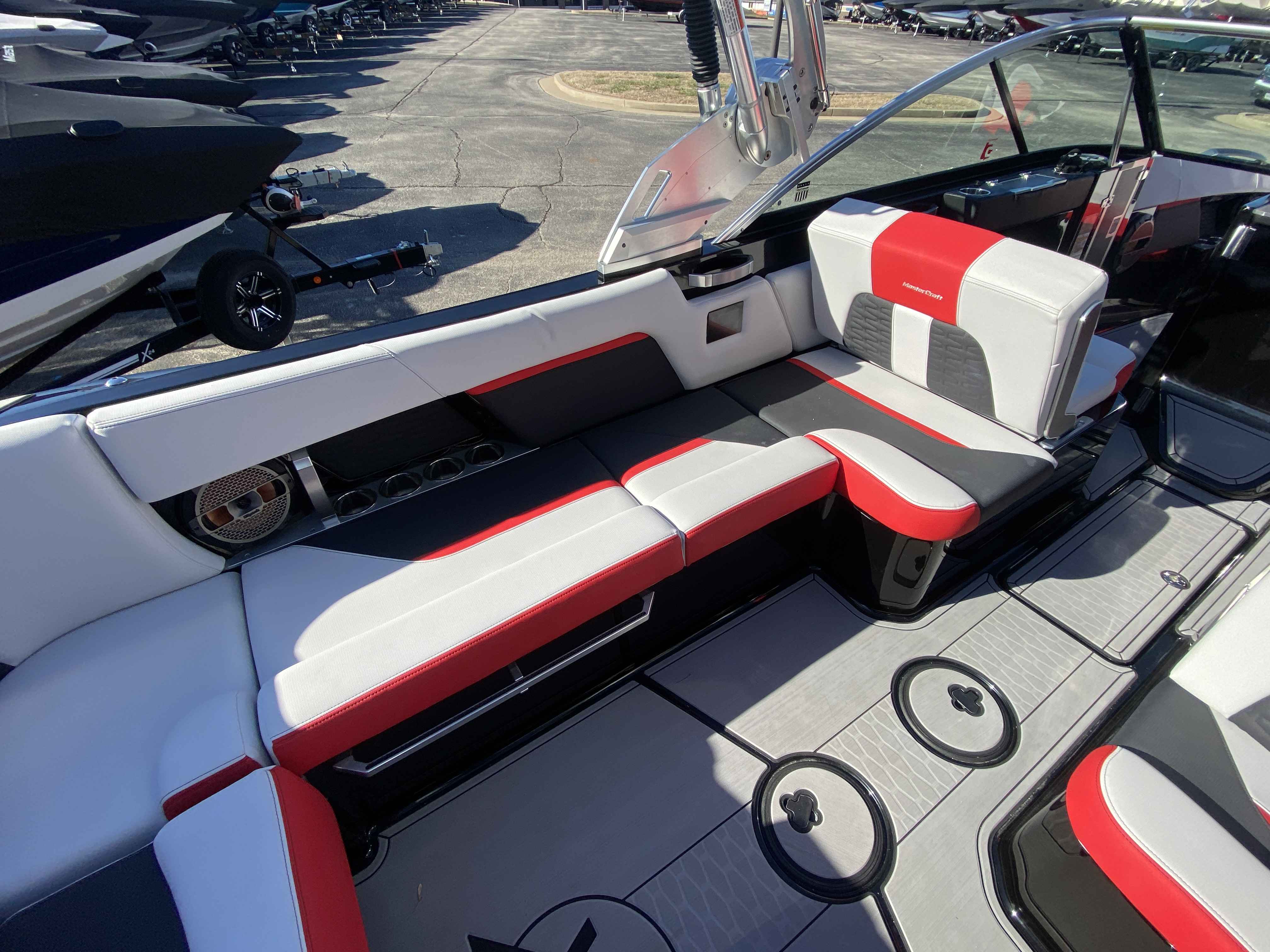 2021 MasterCraft X26