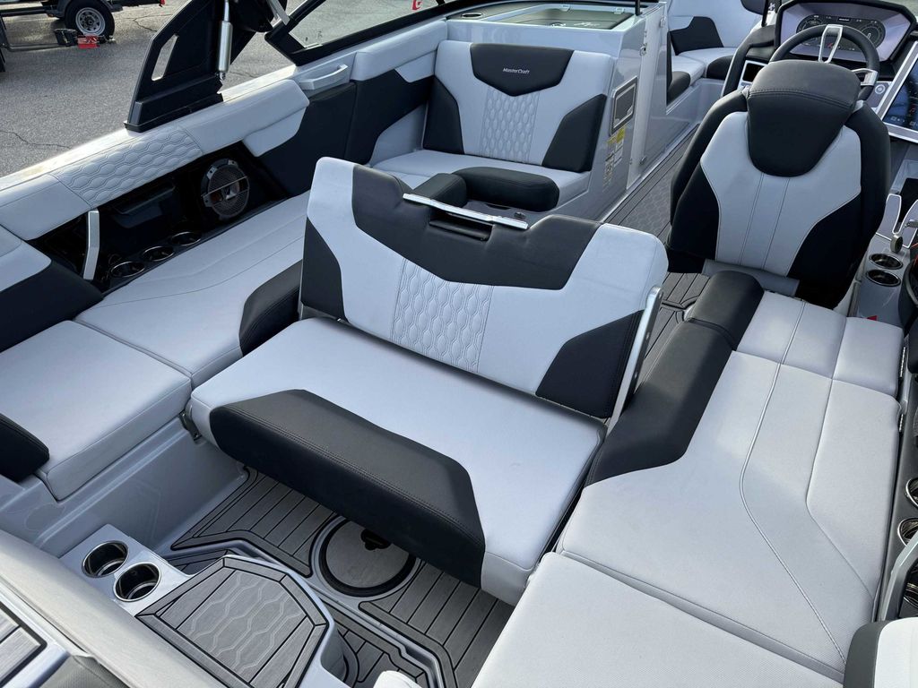 2022 MasterCraft XT23
