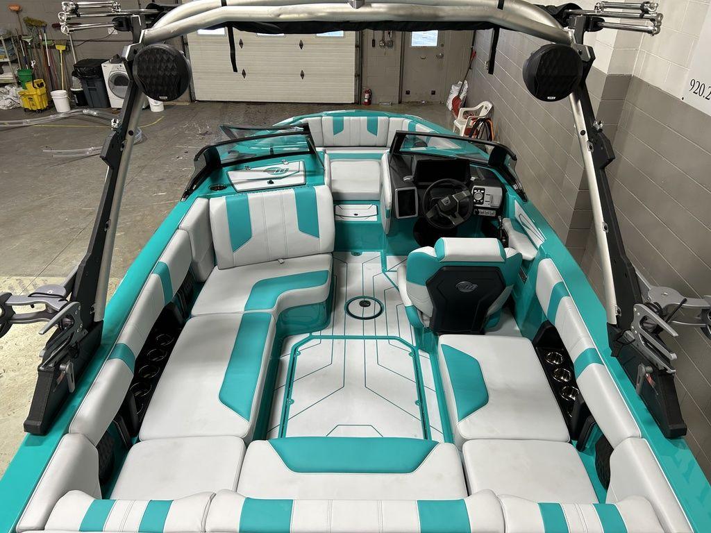 NEW 2023 Malibu 21 LX