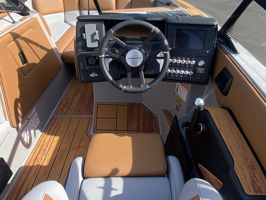 2025 MOOMBA MAX