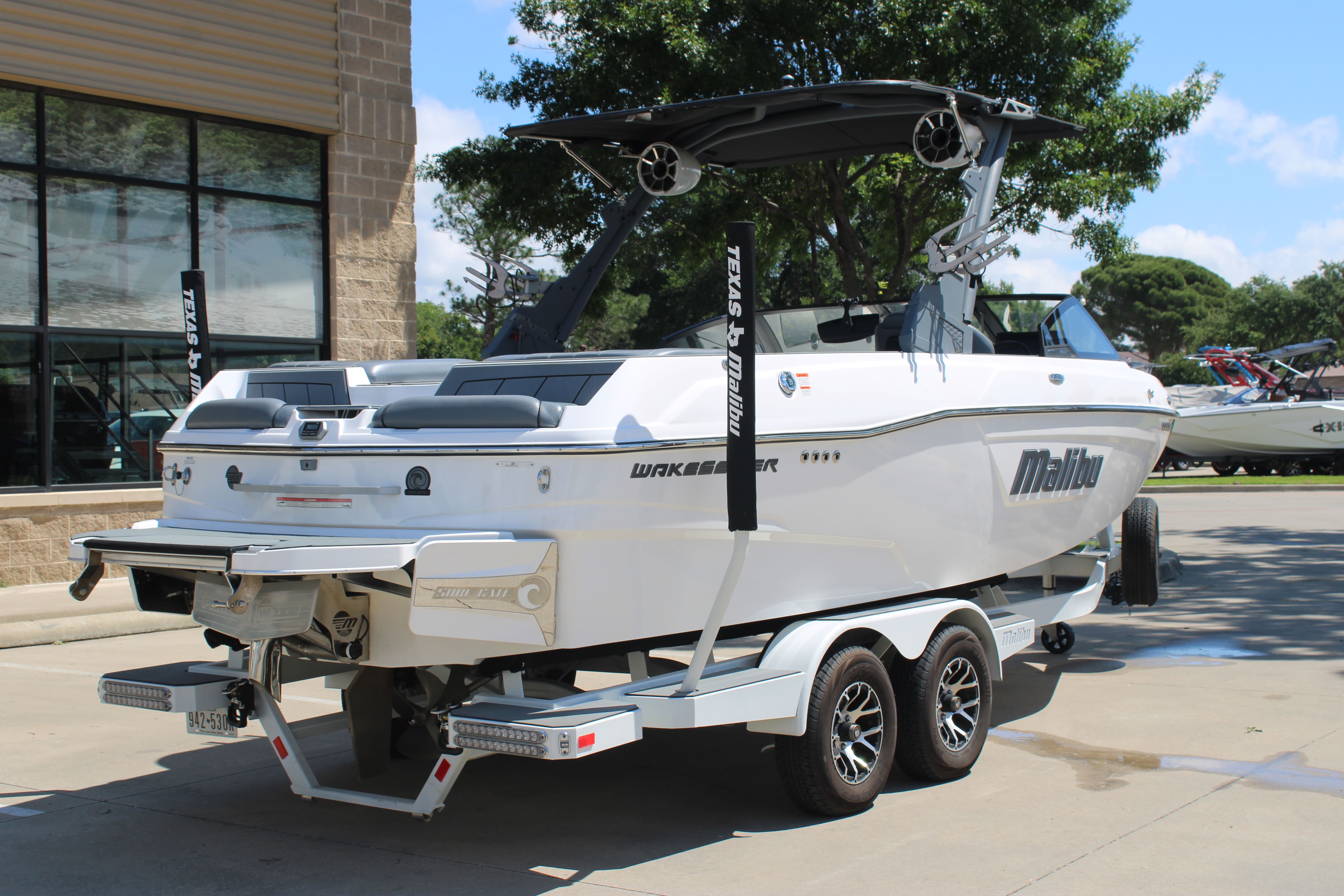 2022 Malibu 23 LSV
