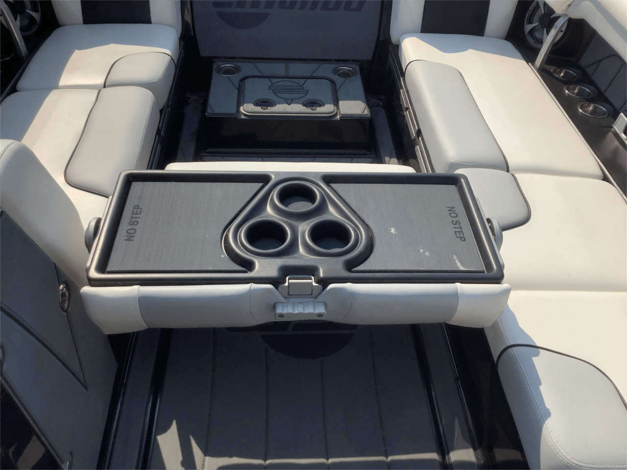 2020 Malibu 25 LSV