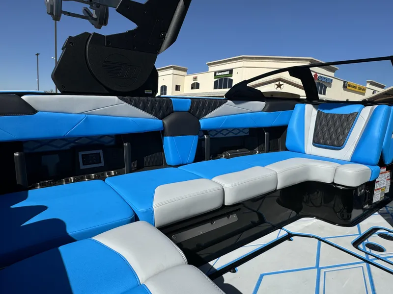 2025 Malibu M230