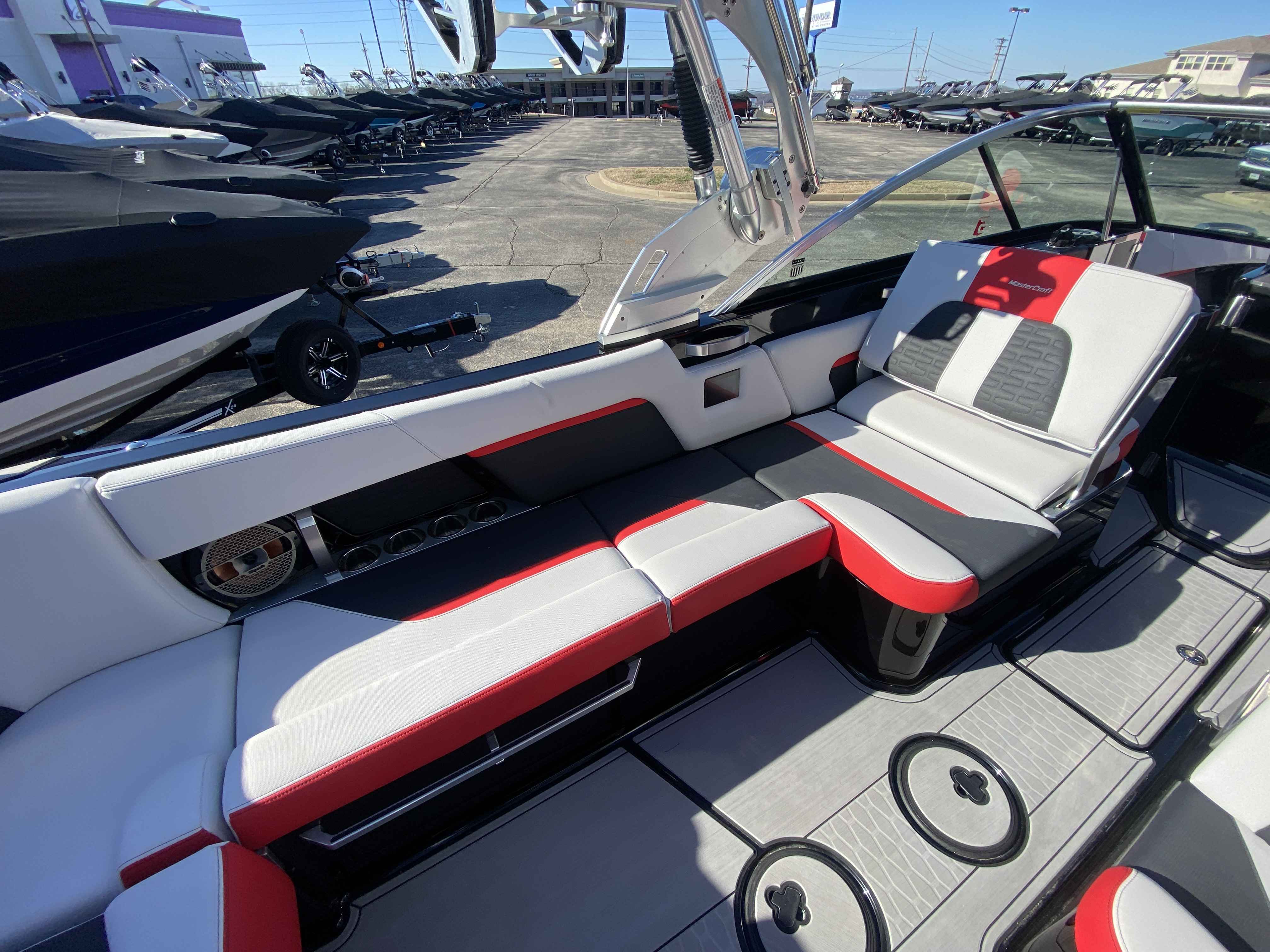 2021 MasterCraft X26