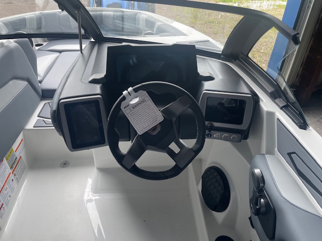 2024 Malibu 21 LX-r