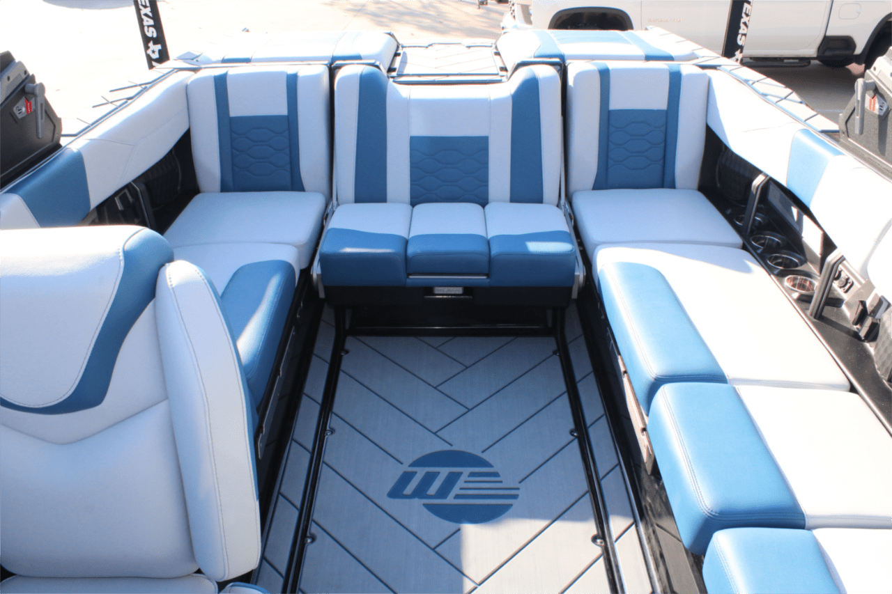 2025 Malibu 23 LSV