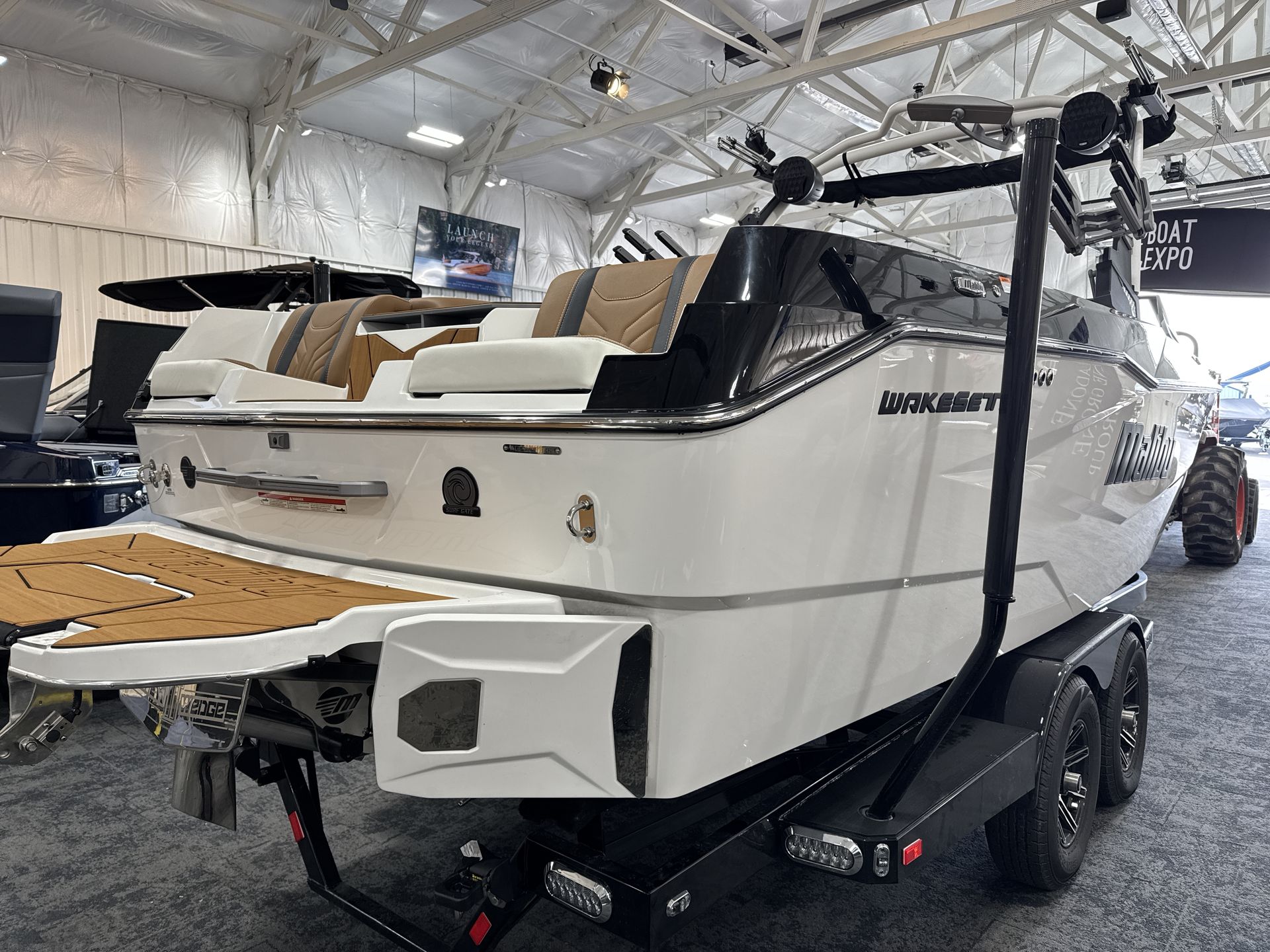 2025 Malibu 25 LSV