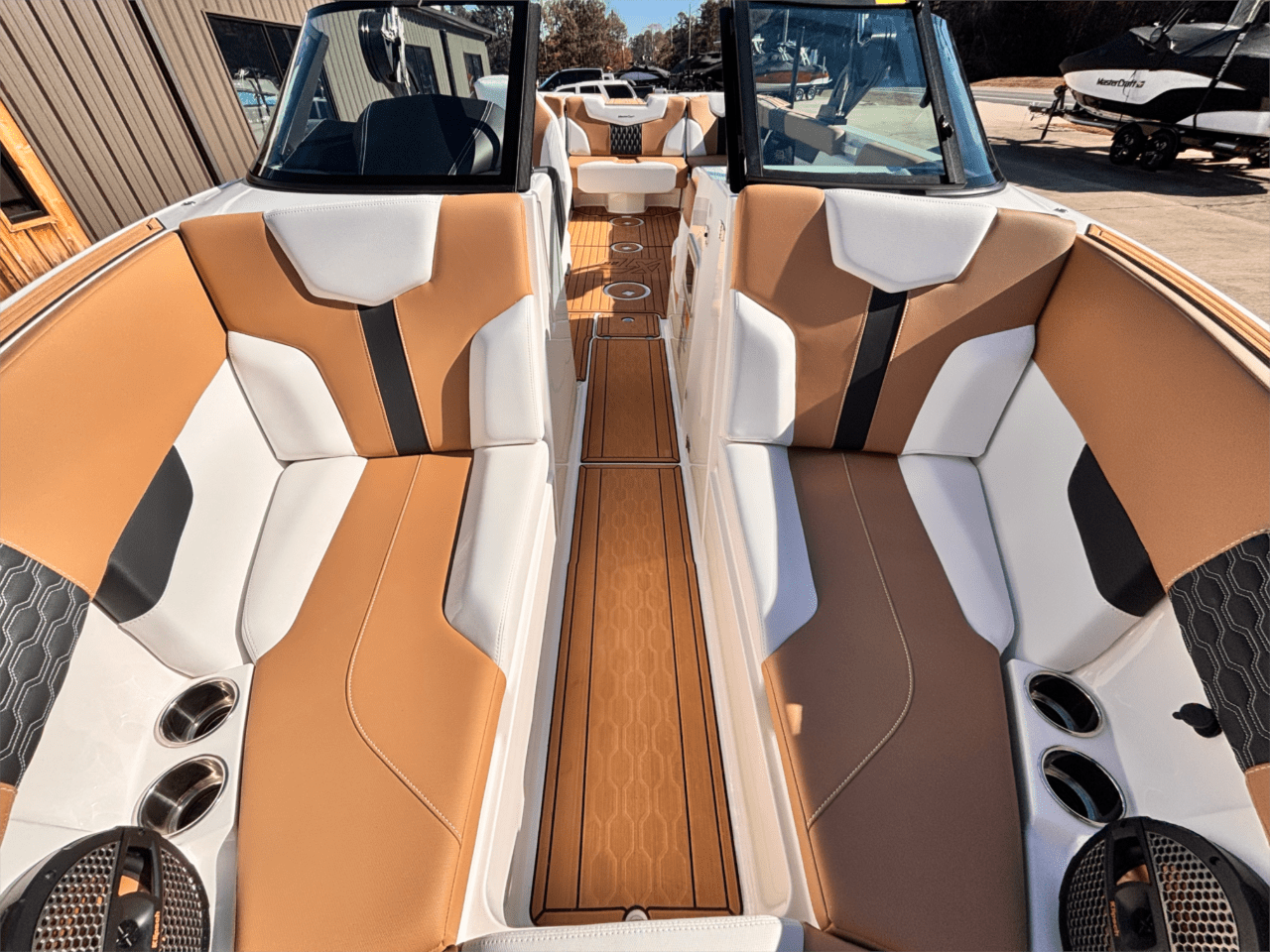 New 2024 MasterCraft XT25