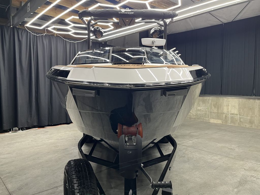 2024 Malibu Boats 26 LSV Icon