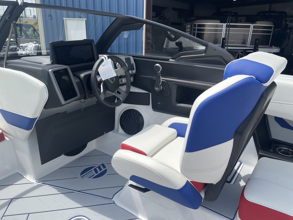 2024 Malibu Boats 22 LSV
