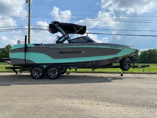2022 MasterCraft XT24 – Loaded & Immaculate!