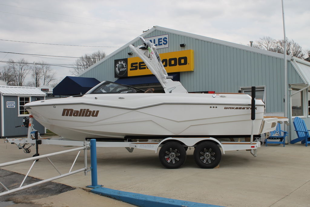 2025 Malibu Boats 22 LSV