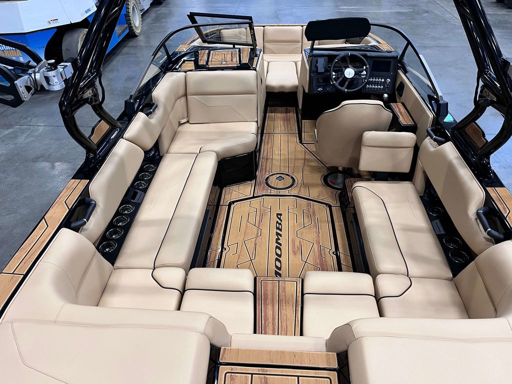 2025 MOOMBA Max