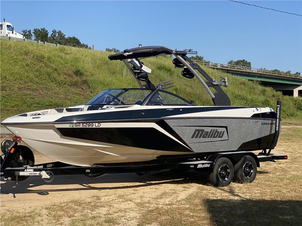 2018 Malibu 23LSV Icon