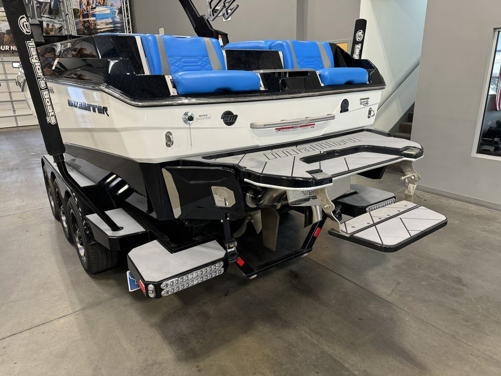 2022 Malibu 25 LSV