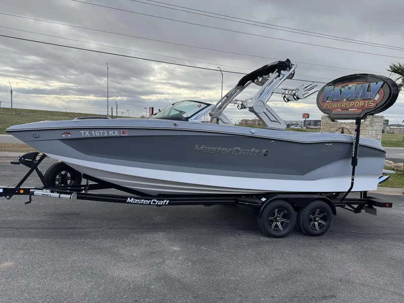 2023 MasterCraft X24