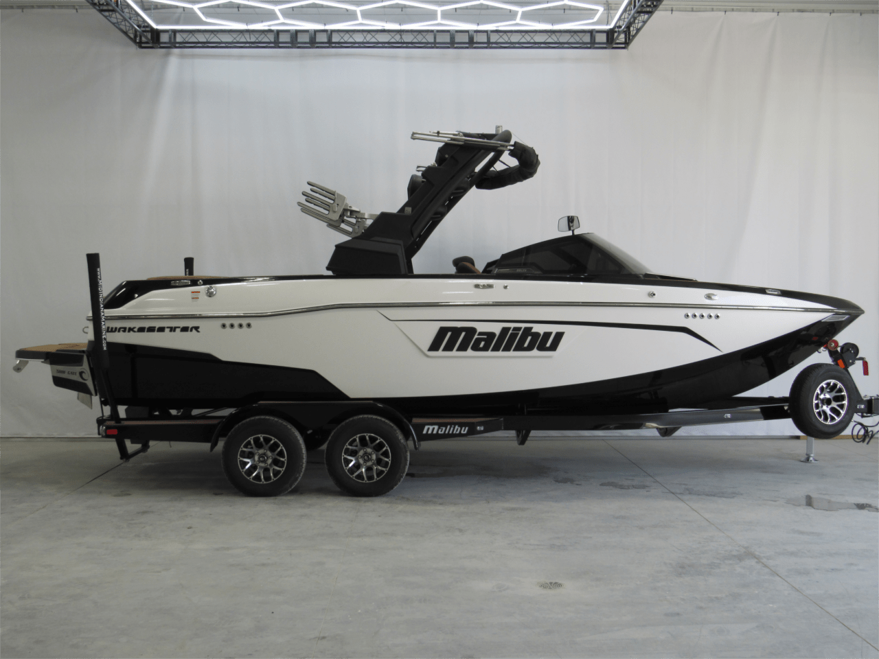 2022 Malibu 23 LSV Icon