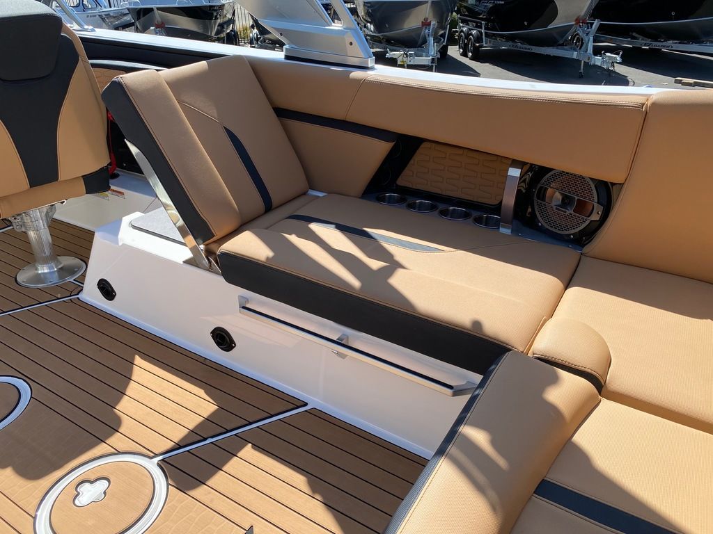 2021 MasterCraft X24