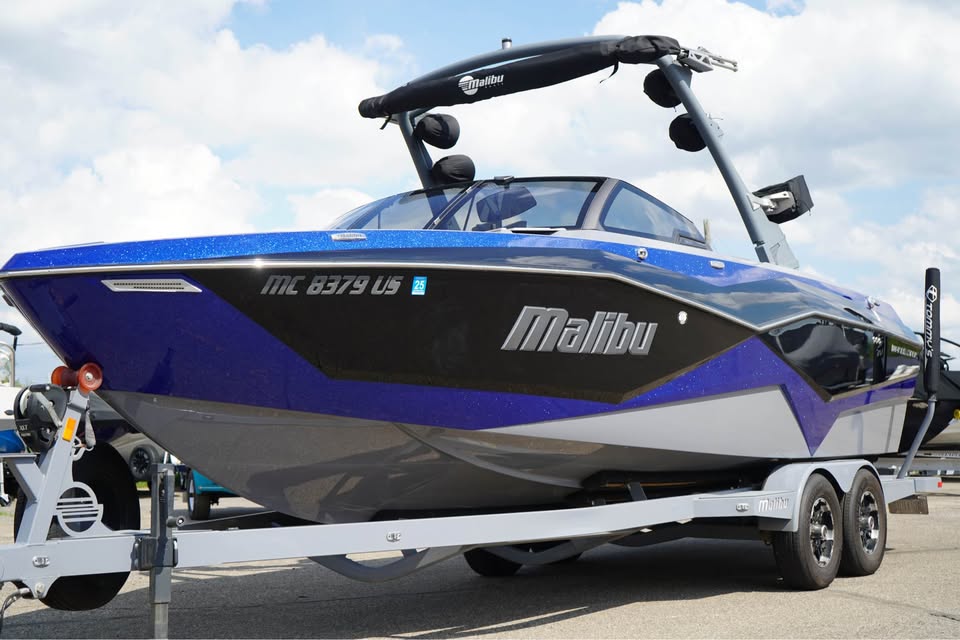 2022 Malibu Wakesetter 25 LSV